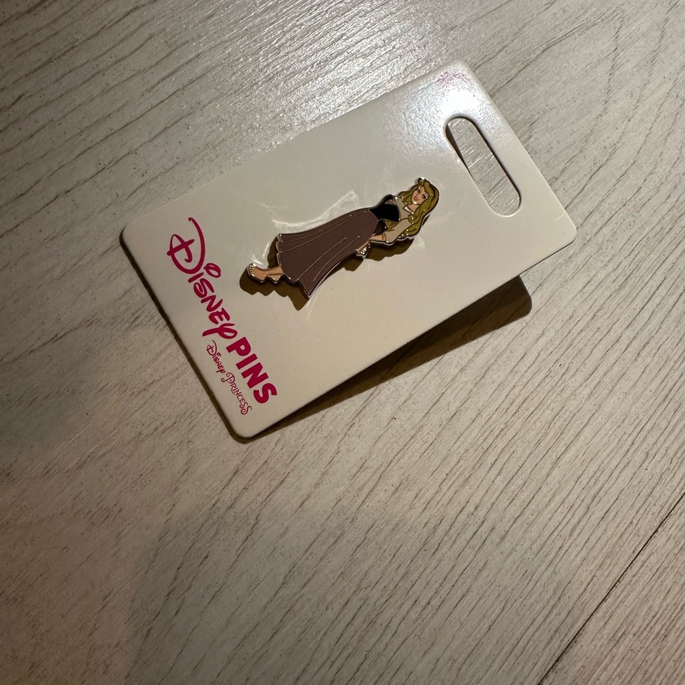 New Dinsey pin aurora - Picture 2 of 3